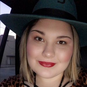 Meet your Posher, Katelyn